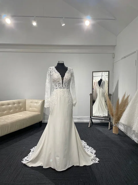 Essense of Australia D 3029 Lace unclassified dresses